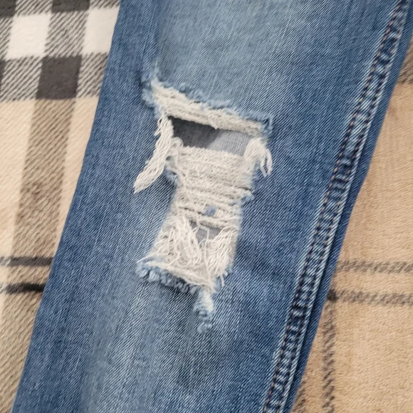 Hollister ultra high rise distress jean - Picture 2 of 8